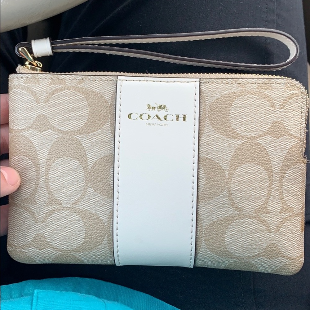 Coach Wristlet (BRAND NEW) 💗